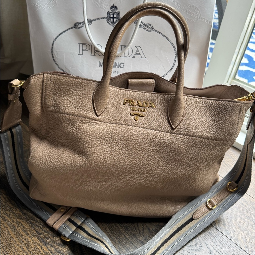 Prada Vitello Daino Shopping Tote in cammeo